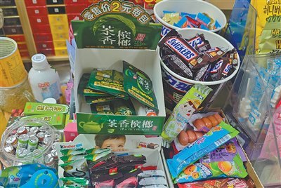 央媒关注校园周边卖槟榔:学生易获取、有的已成瘾,有效监管待跟进
